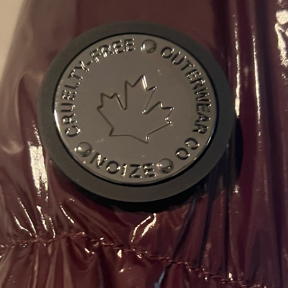 NOIZE Coco Patent Cropped
Puffer Jacket size Large - Picture 6 of 9